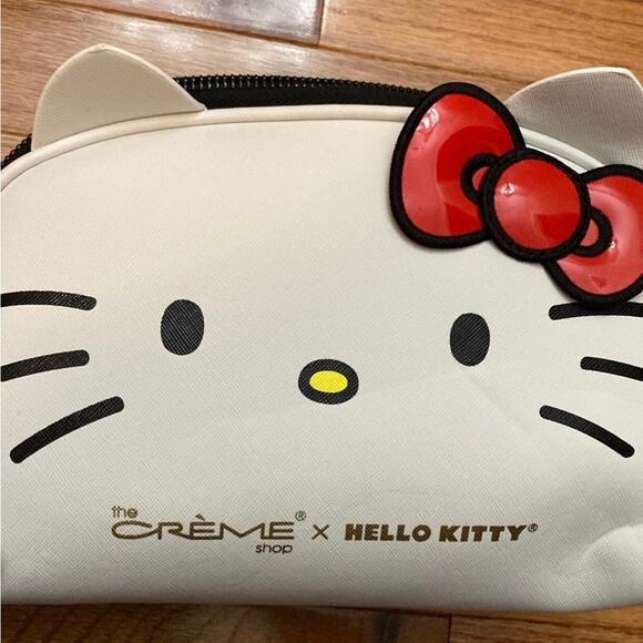 HELLO KITTY SANRIO x The Crème Shop Large White Cosmetic Bag NWT - Picture 2 of 5
